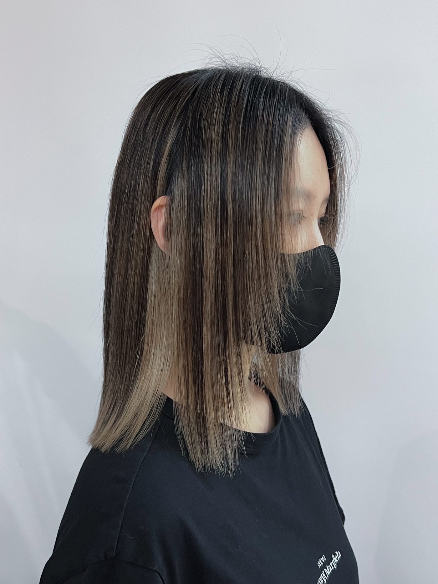 深浅线条由发根向发尾过渡的修色完成结果