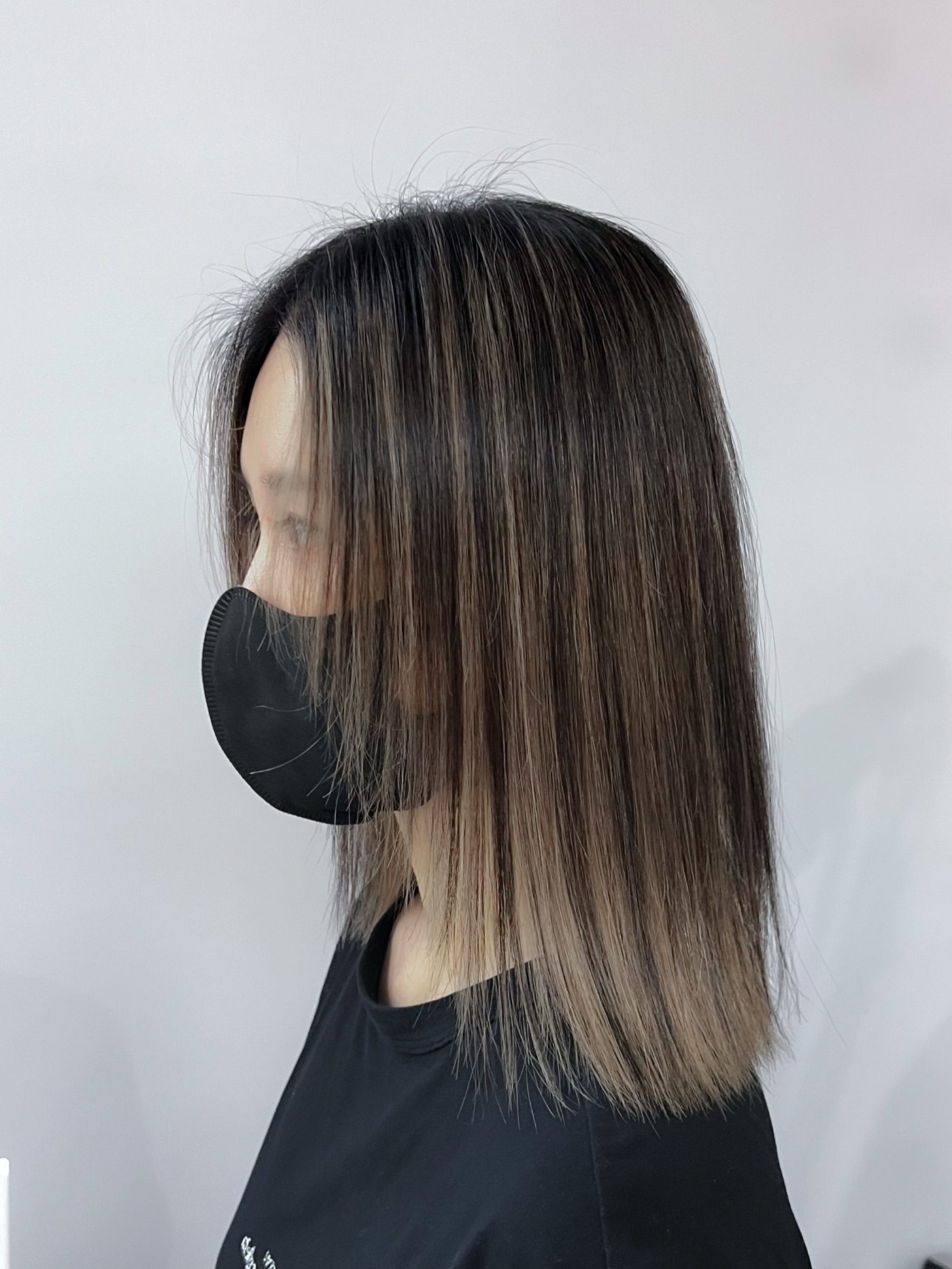 修色完成后另一侧的深浅过渡与冷棕色调